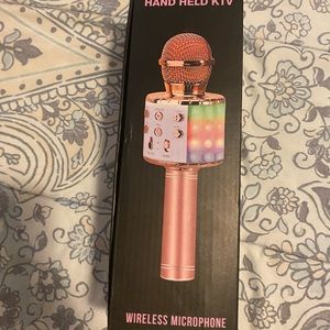 Wireless microphone speaker